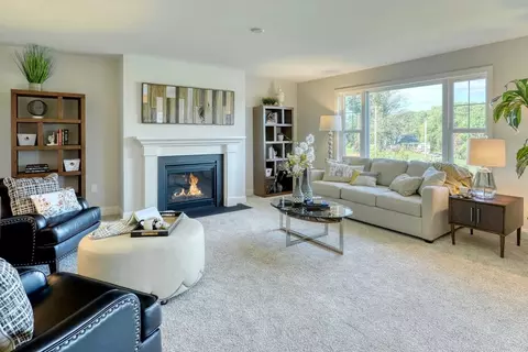 Living - 333 Amber Dr, Lititz, PA 17543 photo 2 of 5