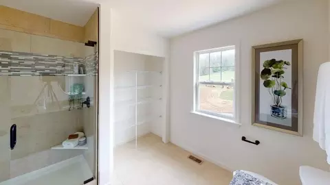 Bath - 333 Amber Dr, Lititz, PA 17543 photo 2 of 6