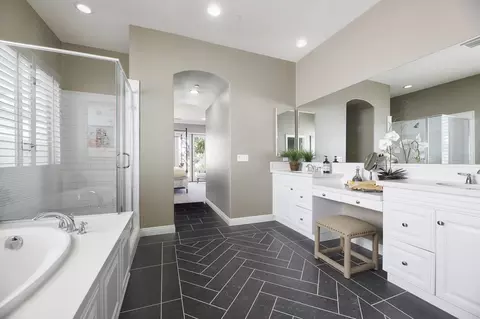 Bath - 3711 Pathway Ct, Bakersfield, CA 93311 photo 2 of 2