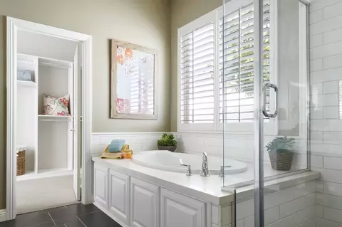 Bath - 3711 Pathway Ct, Bakersfield, CA 93311 photo 1 of 2