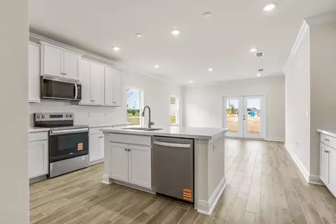Kitchen - 23 Splendor Run, Freeport, FL 32439 photo 9 of 10
