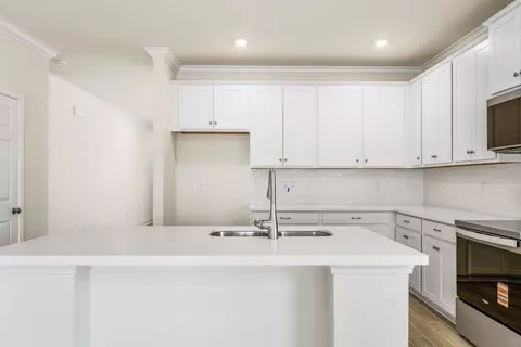 Kitchen - 23 Splendor Run, Freeport, FL 32439 photo 6 of 10
