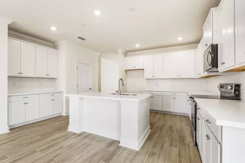 Kitchen - 23 Splendor Run, Freeport, FL 32439 photo 5 of 10