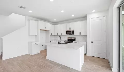 Kitchen - 14522 Banks Ct, Parrish, FL 34219 photo 4 of 5
