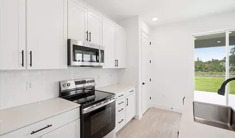 Kitchen - 14522 Banks Ct, Parrish, FL 34219 photo 5 of 5
