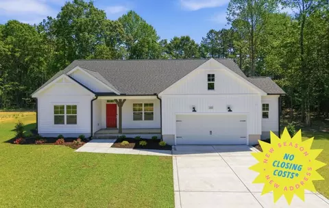 2939 Tucker Hill Dr, Grimesland, NC 27837