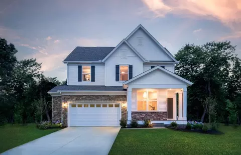 8136 Mustang Ln, Mentor, OH 44060