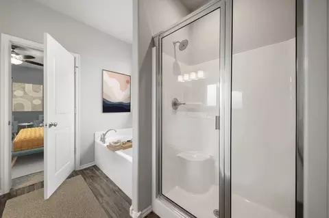 Bath - 2105 W Aurora St, Broken Arrow, OK 74014 photo 4 of 13