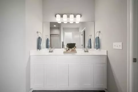 Bath - 2105 W Aurora St, Broken Arrow, OK 74014 photo 2 of 13