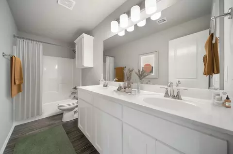 Bath - 2105 W Aurora St, Broken Arrow, OK 74014 photo 5 of 13