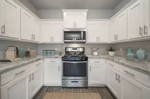 Kitchen - 2105 W Aurora St, Broken Arrow, OK 74014 photo 3 of 8