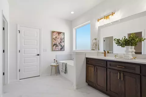 Bath - 2105 W Aurora St, Broken Arrow, OK 74014 photo 6 of 13