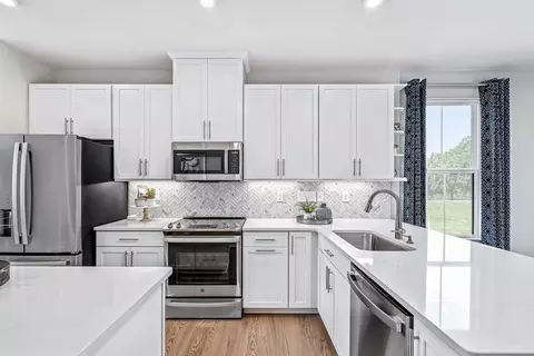Kitchen - 3018 Eastern Ave NE, Washington, DC 20018 photo 3 of 8