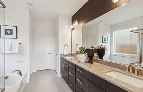Bath - 11045 Abbotsbury Rd, Haslet, TX 76052 photo 2 of 4