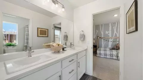 Bath - 8111 Dreamside Ave, Bakersfield, CA 93311 photo 2 of 4