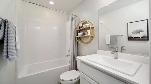 Bath - 8111 Dreamside Ave, Bakersfield, CA 93311 photo 4 of 4