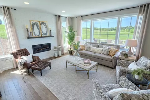 Living - 800 Orchard Rd, Lititz, PA 17543 photo 2 of 15