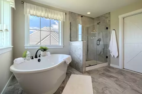 Bath - 800 Orchard Rd, Lititz, PA 17543 photo 4 of 15