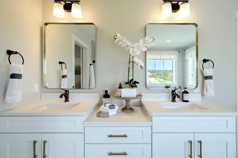 Bath - 800 Orchard Rd, Lititz, PA 17543 photo 7 of 15