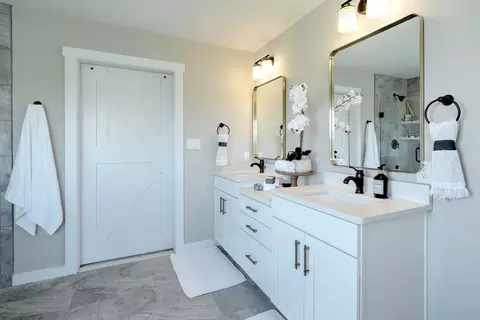 Bath - 800 Orchard Rd, Lititz, PA 17543 photo 6 of 15