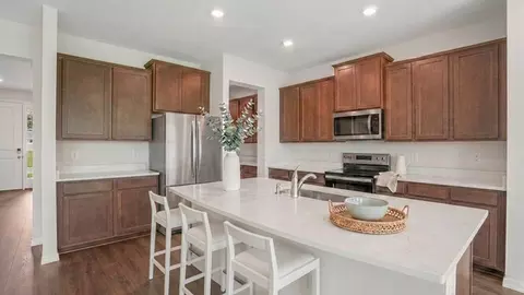 Kitchen - 35231 Flower Patch Dr, Dade City, FL 33525 photo 1 of 7