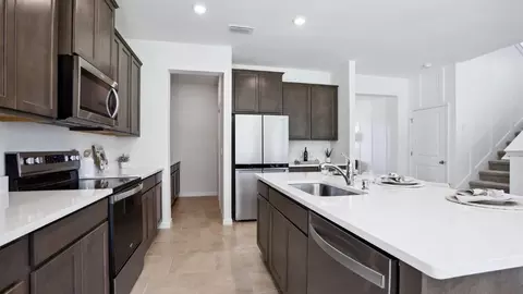 Kitchen - 35231 Flower Patch Dr, Richland, FL 33525 photo 4 of 10