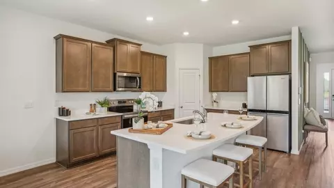 Kitchen - 35231 Flower Patch Dr, Richland, FL 33525 photo 9 of 10