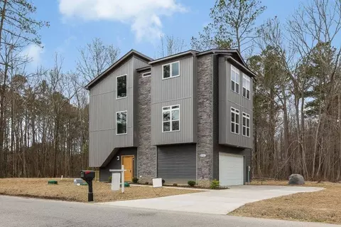Exterior - 234 Hall Rd, Hampton, VA 23664 photo 4 of 12