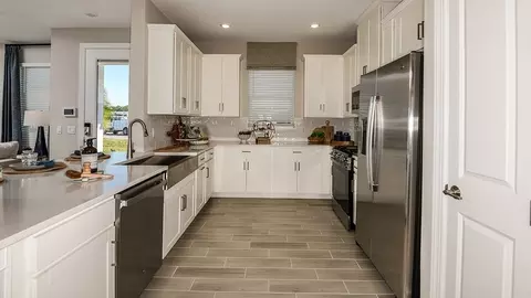 Kitchen - 1009 Tassleflower Trl, Saint Cloud, FL 34771 photo 7 of 13