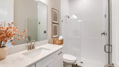 Bath - 1009 Tassleflower Trl, Saint Cloud, FL 34771 photo 8 of 18