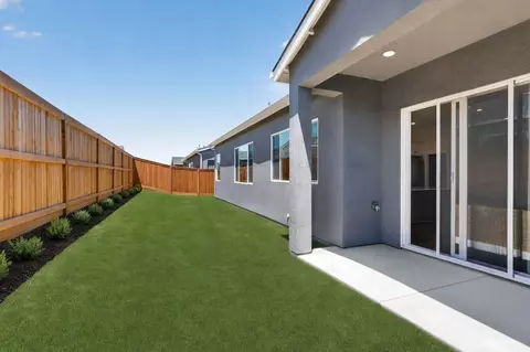 Exterior - 8429 Bareback Ave, Shafter, CA 93263 photo 4 of 5