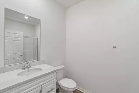 Bath - 27365 Dunite Dr, Perris, CA 92571 photo 1 of 3