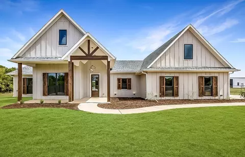 200 Sarra Ln, Poolville, TX 76487