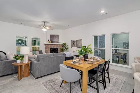 Dining - 13701 E 41st, Tulsa, OK 74134 photo 3 of 4
