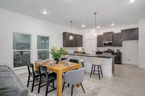 Dining - 13701 E 41st, Tulsa, OK 74134 photo 4 of 4