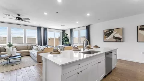 Kitchen - 1787 Mohave Rd S, Madera, CA 93636 photo 5 of 7