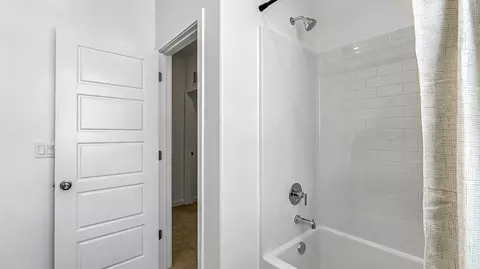 Bath - 1787 Mohave Rd S, Madera, CA 93636 photo 5 of 7