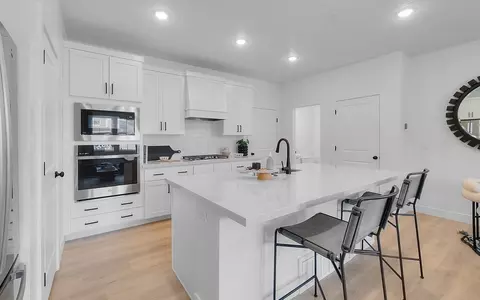 Kitchen - 4 S Starlight Ln, Mapleton, UT 84664 photo 4 of 17