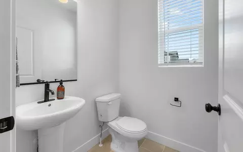 Entry Way - 4 S Starlight Ln, Mapleton, UT 84664 photo 1 of 11