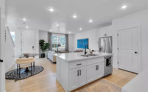 Kitchen - 4 S Starlight Ln, Mapleton, UT 84664 photo 10 of 17