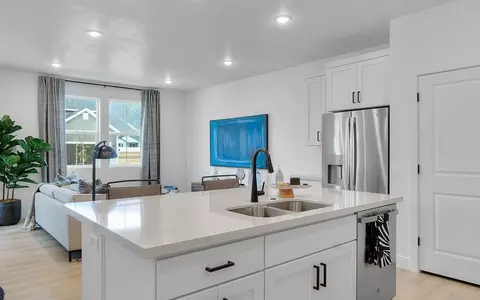 Kitchen - 4 S Starlight Ln, Mapleton, UT 84664 photo 9 of 17