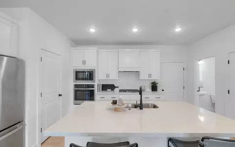 Kitchen - 4 S Starlight Ln, Mapleton, UT 84664 photo 5 of 17