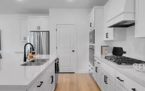 Kitchen - 4 S Starlight Ln, Mapleton, UT 84664 photo 8 of 17