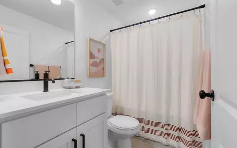 Bath - 4 S Starlight Ln, Mapleton, UT 84664 photo 1 of 12