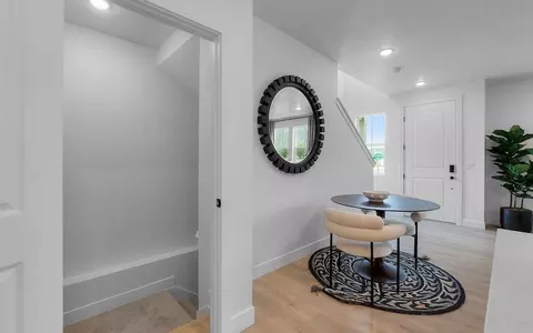 Entry Way - 4 S Starlight Ln, Mapleton, UT 84664 photo 2 of 11