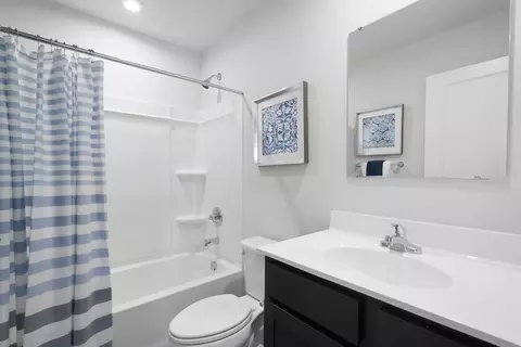 Bath - 1441 Silverleaf Oak St, Sidney, OH 45365 photo 1 of 3