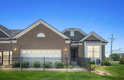 42807 Arbor Dr, Clinton Township, MI 48038