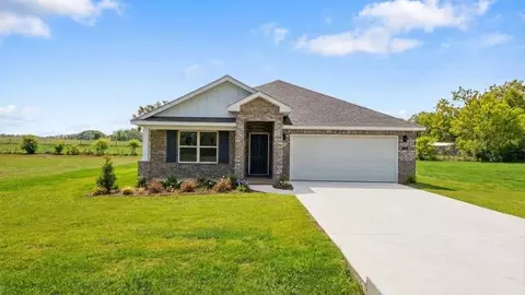 101 Mulberry Dr, Lucedale, MS 39452