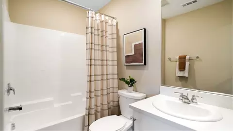 Bath - 1355 Derby Dr, San Jacinto, CA 92582 photo 2 of 4