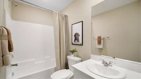 Bath - 1355 Derby Dr, San Jacinto, CA 92582 photo 3 of 4
